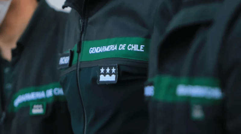 Por comercializar autos robados en Arauco: detienen a 1 funcionaria de Gendarmería